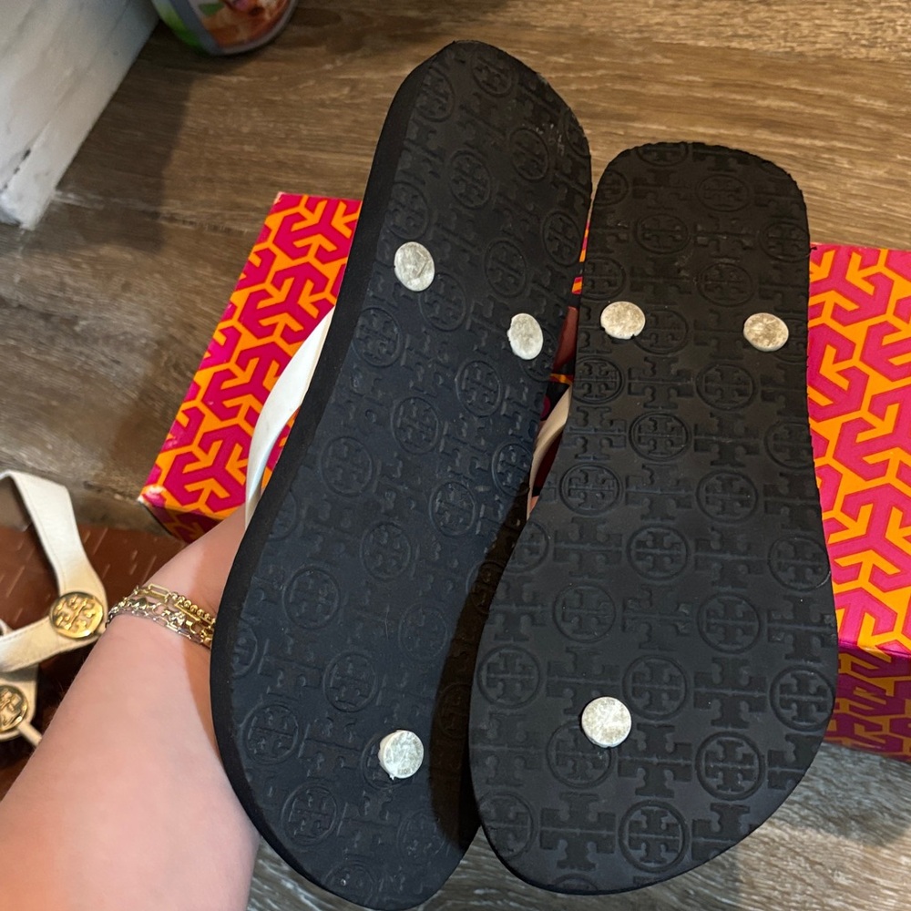 Tory Burch Flip Flops 8 - Picture 3 of 4